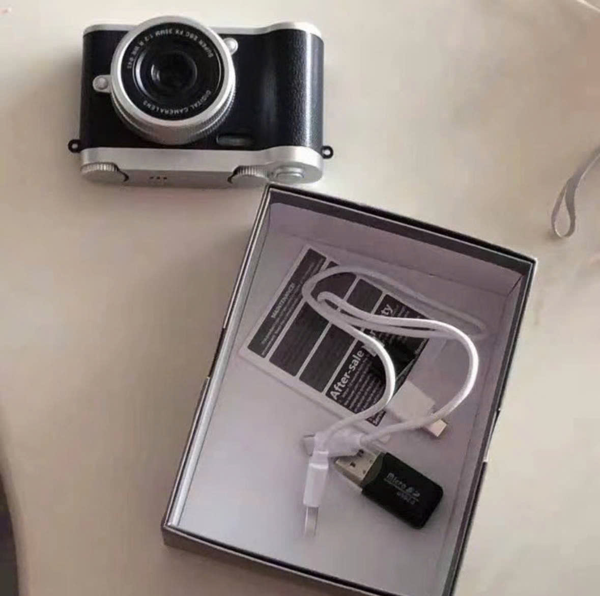 Máy ảnh kỹ thuật số mini 
